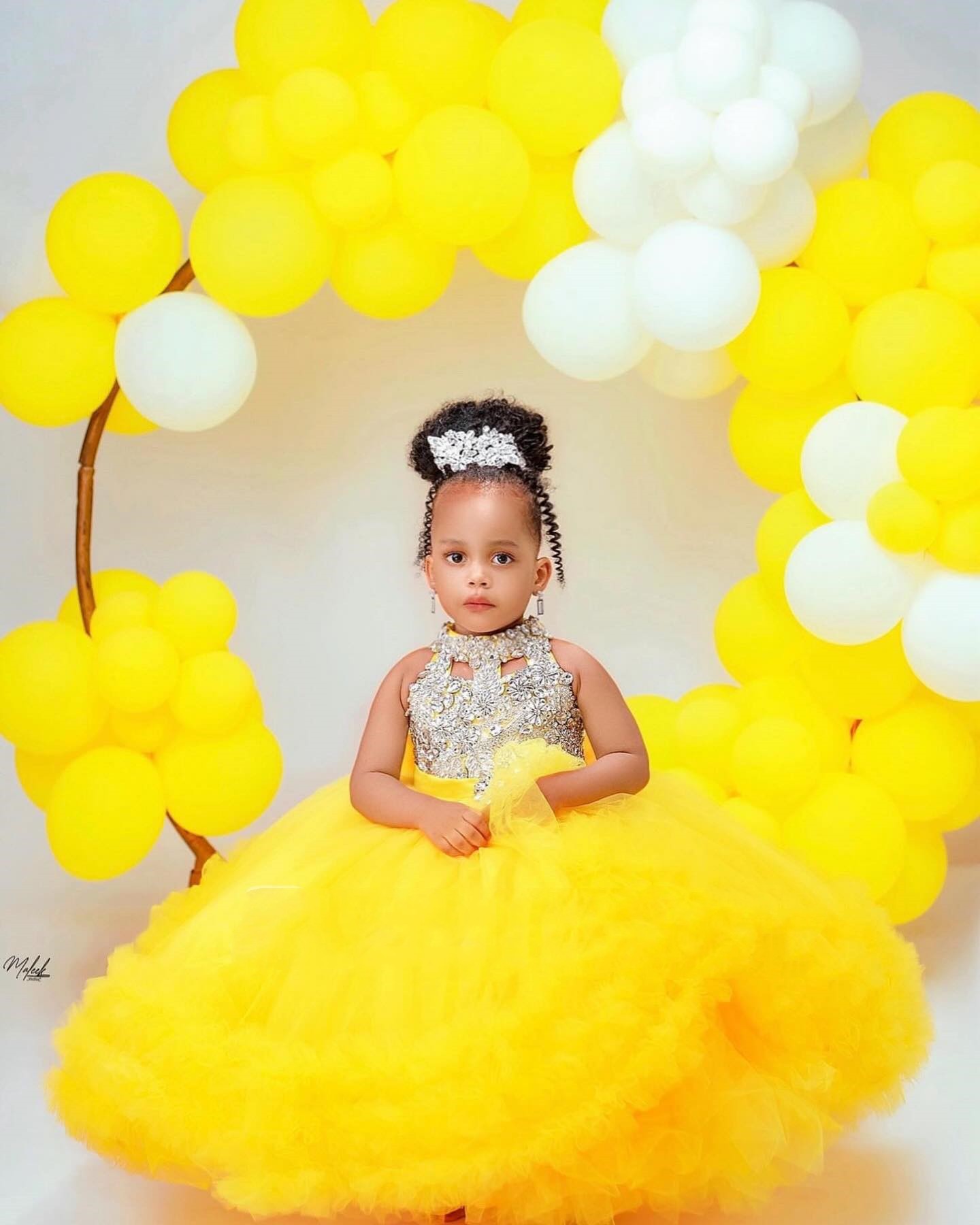 Gorgeous Yellow Flower Girl Dr - Baby Clothing Embroidery 评论和价格